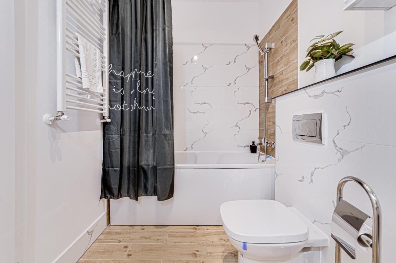 Ari Cinema Apartament With 2M Videoproiector Apartment Arad Exterior photo